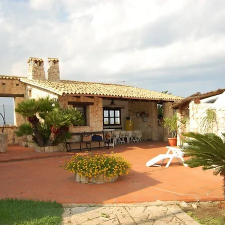 Del Mito Villa